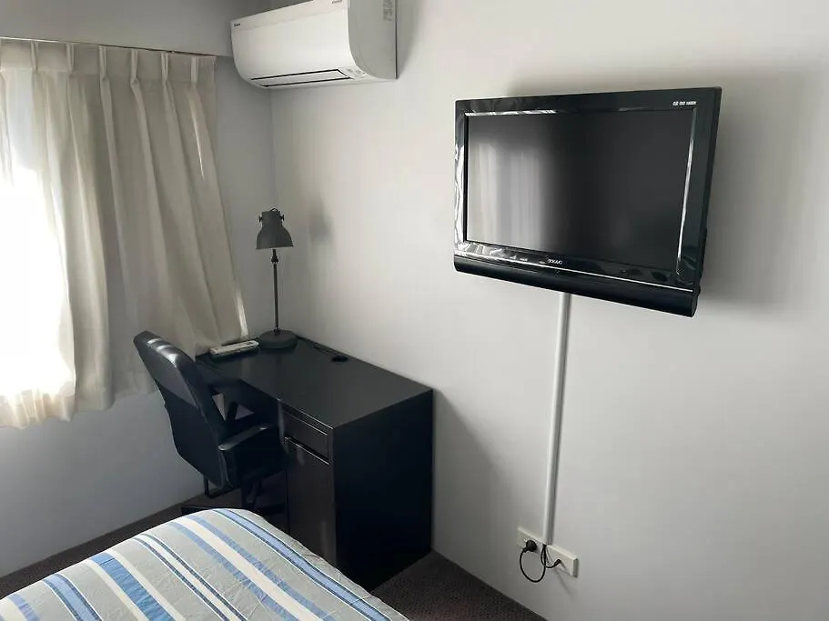 2 Beds 2 Baths Apt In Braddon Cbd - Pool, 1 Free Parking, Gym Apartment Canberra