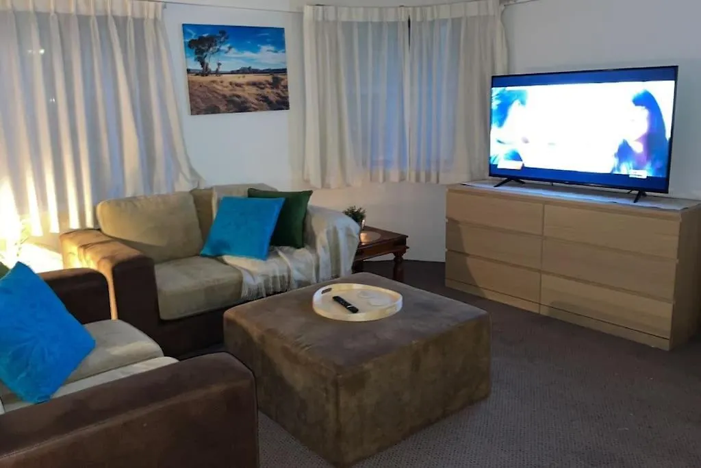 2 Beds 2 Baths Apt In Braddon Cbd - Pool, 1 Free Parking, Gym Apartment Canberra