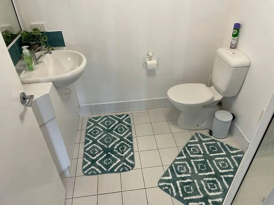 2 Beds 2 Baths Apt In Braddon Cbd - Pool, 1 Free Parking, Gym Apartment Canberra 0*,